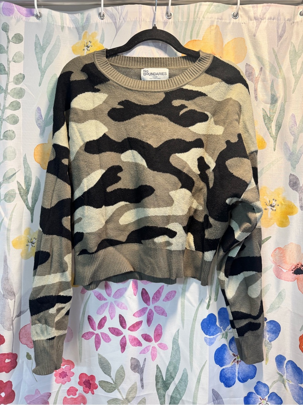 No Boundaries Women's Camo Crewneck Cropped Sweater - Olive/Black/Tan